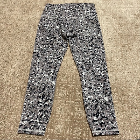 {Athleta} Patterned Cropped Athletic Yoga Leggings ~ Size Small - Picture 5 of 15